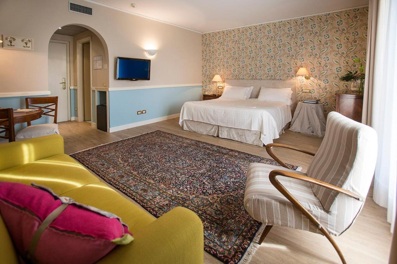 Hotel Regina Adelaide Garda  Esterno foto