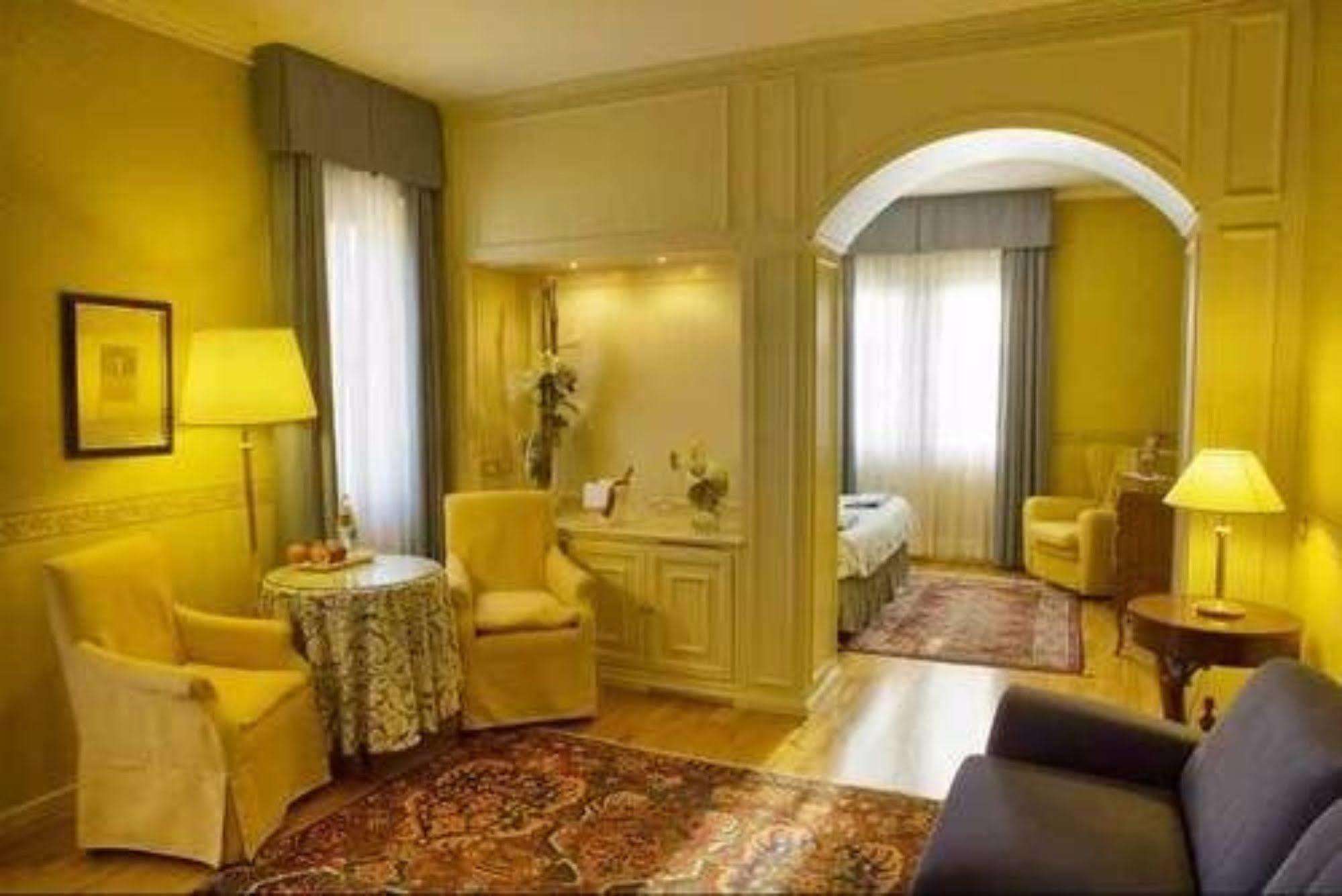 Hotel Regina Adelaide Garda  Esterno foto