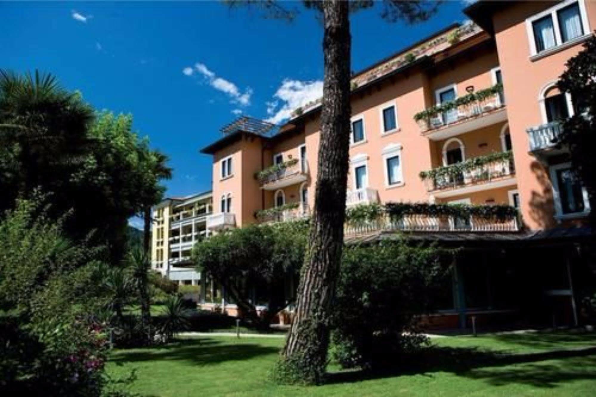 Hotel Regina Adelaide Garda  Esterno foto