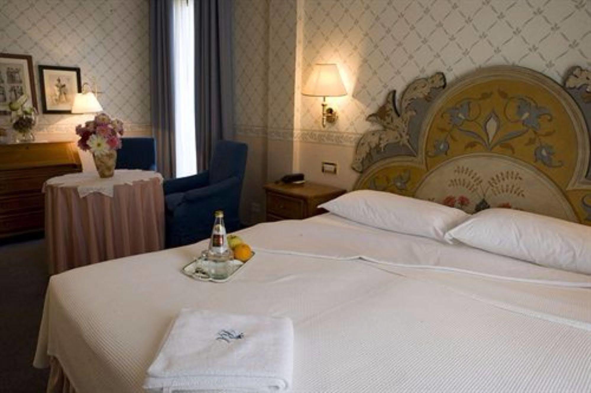 Hotel Regina Adelaide Garda  Esterno foto